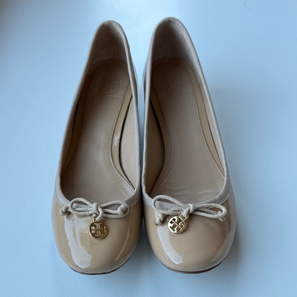 Tory Burch Chelsea Charm Patent Leather Pump Block Heel - Picture 1 of 6